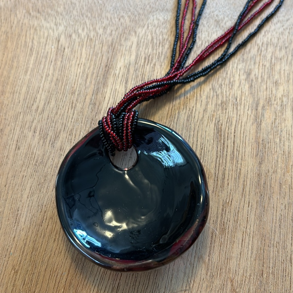 Black and red beaded necklace with large hand made glass pendant 16” - Picture 6 of 6